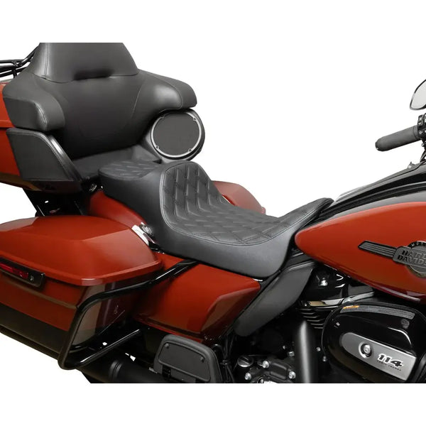 Drag Specialties Predator III 2-Up -jatkettu istuin Harleylle 