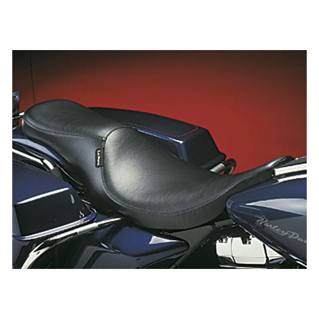 Le Pera Silhouette 2-Up -istuin Harley-moottoripyörään