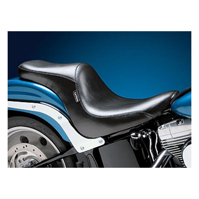 Le Pera Silhouette Deluxe 2-Up -istuin Harley-moottoripyörään
