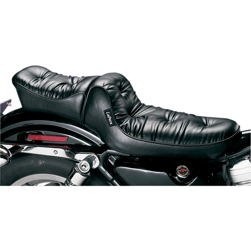 Le Pera Regal 2-Up -istuin Harley-moottoripyörään