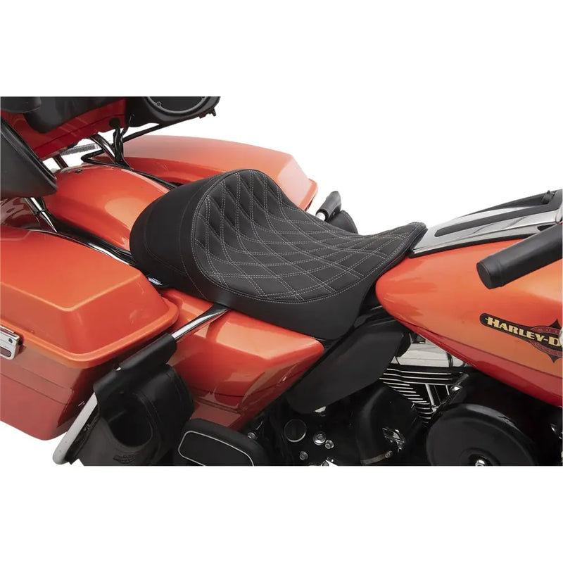 Drag Specialties EZ-ON matalaprofiilinen eteenpäin sijoitettu yksipaikkainen istuin Harley-moottoripyörään