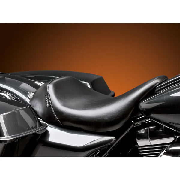 Le Pera Bare Bones -yksipaikkainen satula Harley-moottoripyörään