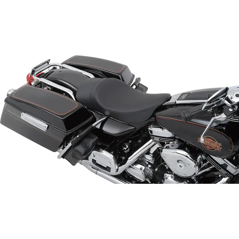 Drag Specialties EZ-ON matalaprofiilinen eteenpäin sijoitettu yksipaikkainen istuin Harley-moottoripyörään