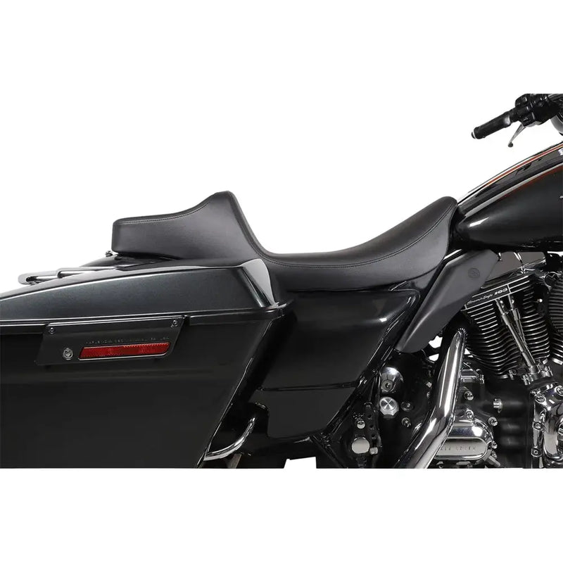 Drag Specialties Predator III -istuin pidennetyllä ulottuvuudella Harleylle 