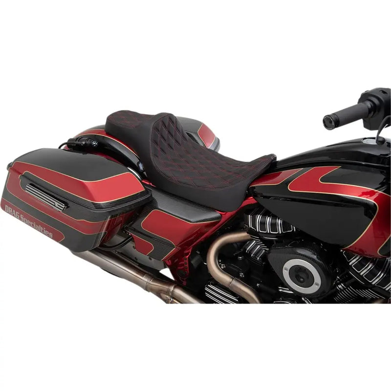 Drag Specialties Predator III -istuin pidennetyllä ulottuvuudella Harleylle 