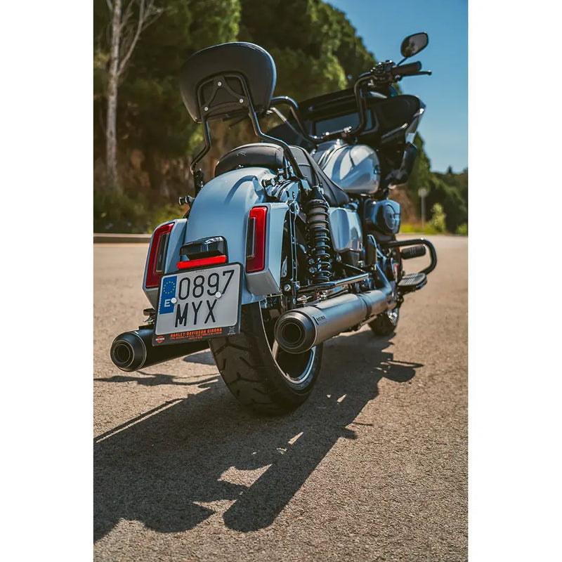 Black Duck Bombardier EC Euro-hyväksytyt Slip-On äänenvaimentimet Harleylle.