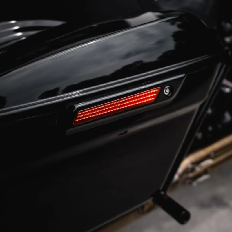 Custom Dynamics Kaksitehoiset satulalaukun salvat LED-valot Harley-moottoripyörille
